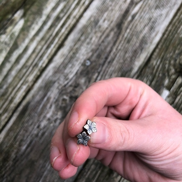 3 Pairs of Small Children’s Earrings - Picture 4 of 4